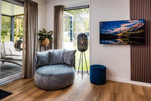 Χώρος καθιστικού στο Recreatiewoning 'Dwergarend' op Christelijk Vakantiepark