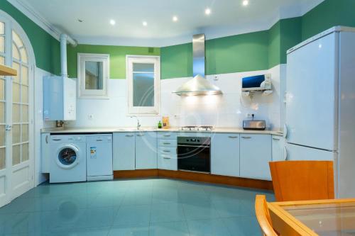 City center apartment for 4