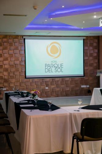 Hotel Parque Del Solにあるビジネスエリアまたは会議室