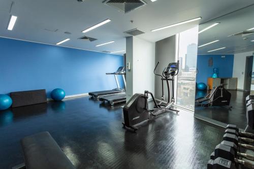 Fitness centrum a/nebo fitness zařízení v ubytování Ramada Encore by Wyndham Lima San Isidro