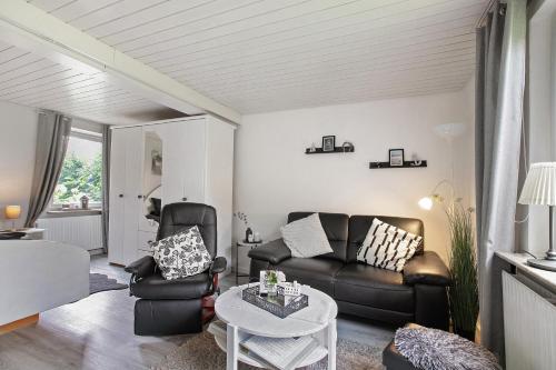 a living room with a couch and a table at Nordsee-Ferienwohnung Halligland in Bredstedt