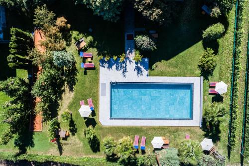 Bazén v ubytování Hotel & Residenz Traubenheim nebo v jeho okolí