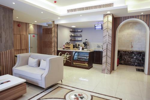 Posezení v ubytování Buyot Malath Serviced Apartment - شقق بيوت ملاذ للشقق المخدومة