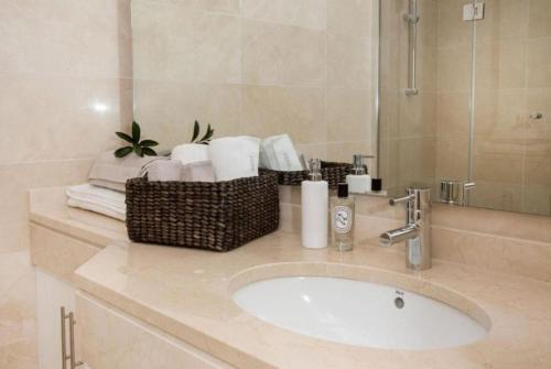 21 Alcazaba Lagoon groundfloor apt tropical garden