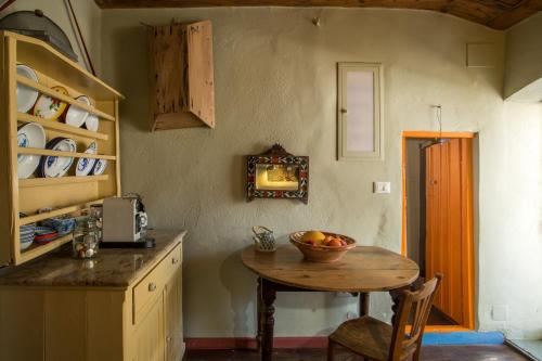 Η κουζίνα ή μικρή κουζίνα στο kalosymi house,Symi