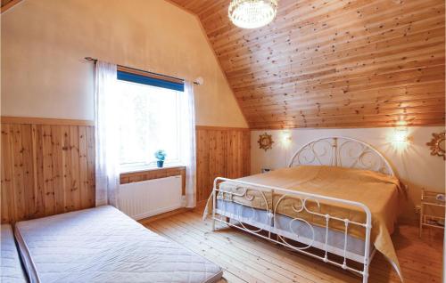 Кровать или кровати в номере 2 Bedroom Beautiful Home In Mellerud
