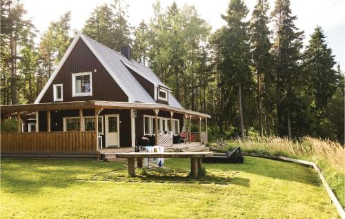 Сад в 2 Bedroom Beautiful Home In Mellerud