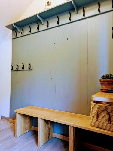 a wooden bench against a wall in a room at Swiss Mountain-Valley View Lodge in Erlenbach im Simmental