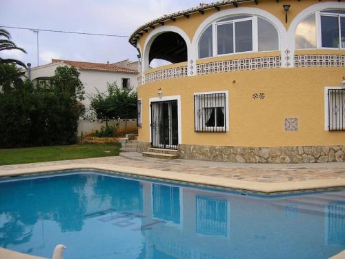 Chalet piscina privado,12 personasDenia