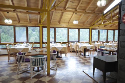 Ayderoom Hotelにあるレストランまたは飲食店