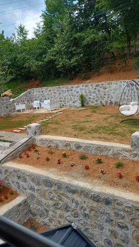 Taman di luar Cennet bahçesi