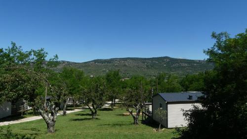 Gambar di galeri bagi Camping Sud Ardèche 3 étoiles familial piscine chauffée Gorges de l Ardèche Saint Remèze di Saint-Remèze