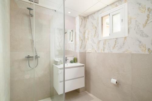 A bathroom at Apartamentos Pedregalejo Beach Playa