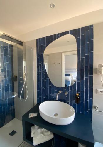 Ένα μπάνιο στο Calanca Rooms