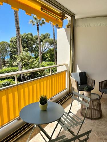 Photo de la galerie de l'établissement L'Atelier Plage, à Cannes