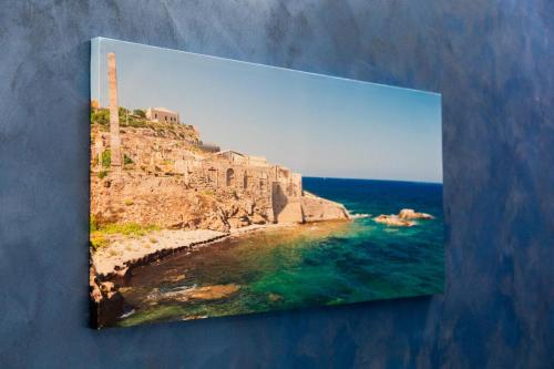 a picture of a picture of the ocean at Pietre Azzurre Rooms in Pachino