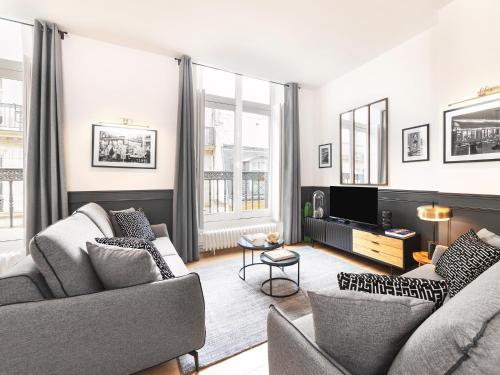 LivinParis Luxury AC 3 Bedrooms Le Louvre II