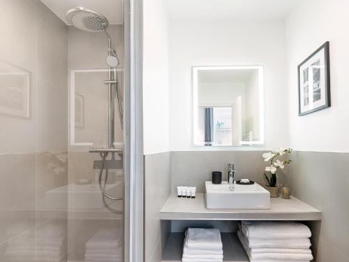 LivinParis - Luxury AC 3 Bedrooms Le Louvre II