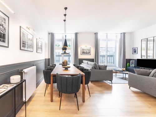 LivinParis - Luxury AC 3 Bedrooms Le Louvre II