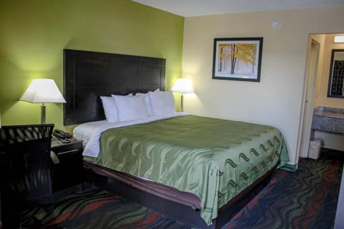 a bedroom with a large bed in a room at Motel 6 Knoxville, Tn - East in Knoxville