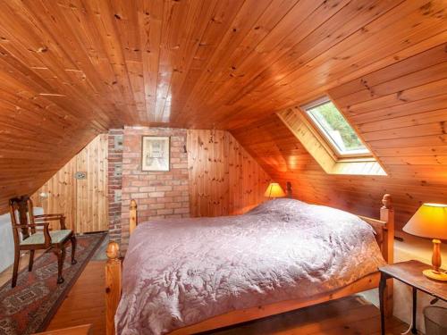 Postel nebo postele na pokoji v ubytování Alderlane cottage