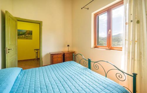 Una cama o camas en una habitación de Awesome Home In Palazzo Adriano