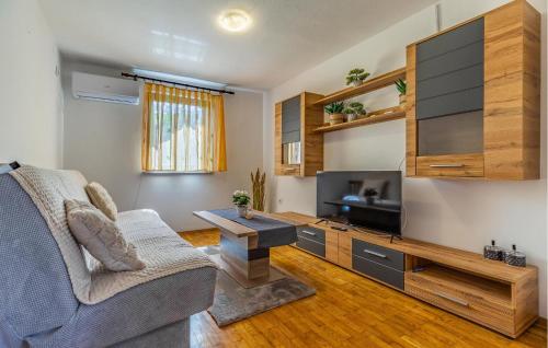 3 Bedroom Beach Front Home In Medulin