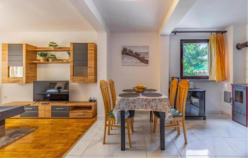 3 Bedroom Beach Front Home In Medulin