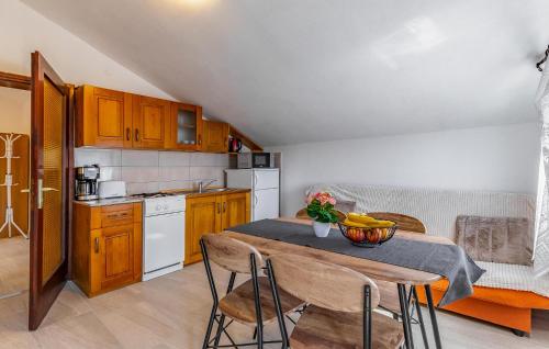 3 Bedroom Beach Front Home In Medulin