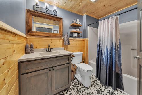 Un baño de Mountain Views at Dolly's Castle Unit 2
