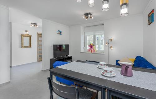 a dining room with a table and chairs at Amazing Home In Kukuljanovo With Wifi in Kukuljanovo