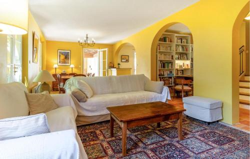 Photo de la galerie de l'établissement Beautiful Home In La Tour-Daigues, à La Tour-dʼAigues