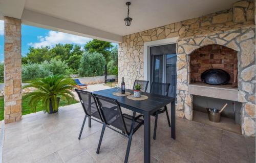 Nice Home In Fazana With Wifi