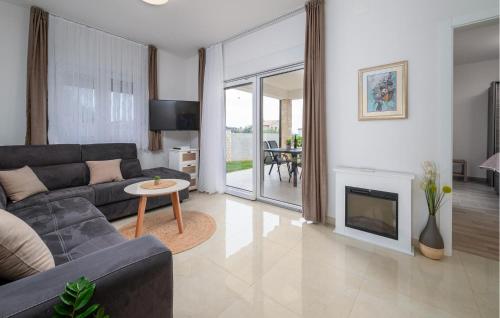 Nice Home In Fazana With Wifi