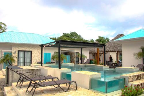 a swimming pool in the middle of a house at Villas VR Beachwalk Avellanas in Playa Avellana
