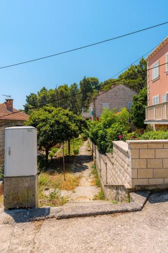 Το κτήριο όπου στεγάζεται  το διαμέρισμα