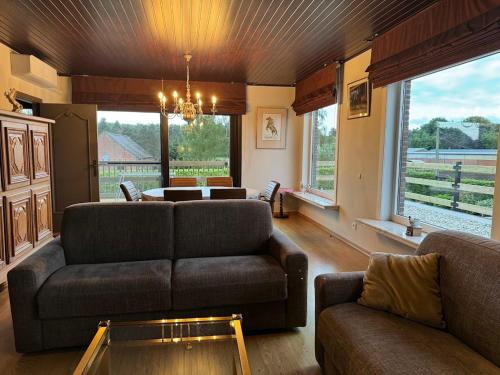 a living room with a couch and a table at Welkomhoeve in Grobbendonk