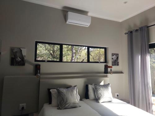 Postel nebo postele na pokoji v ubytování House Motswiri