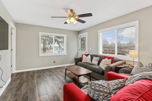 Χώρος καθιστικού στο Cozy Home In Lake Geneva WI Area
