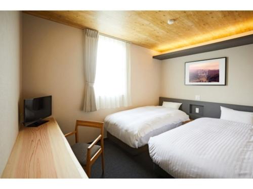 a hotel room with two beds and a window at HOTEL SLOW VILLAGE - Vacation STAY 66834v in Hagyū