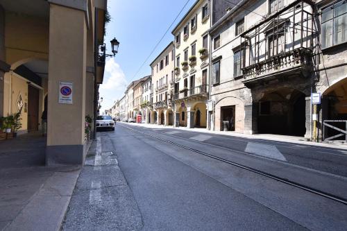 an empty street with buildings and a car on the road at Welc-oM Deluxe next to Pra della Valle in Padova