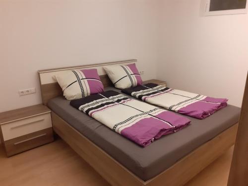 Postel nebo postele na pokoji v ubytování Ferienwohnung am Emerbergweg Zwiefalten