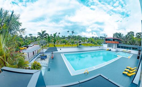 an overhead view of a swimming pool at a resort at Muricatas Hostería in Pedro Vicente Maldonado