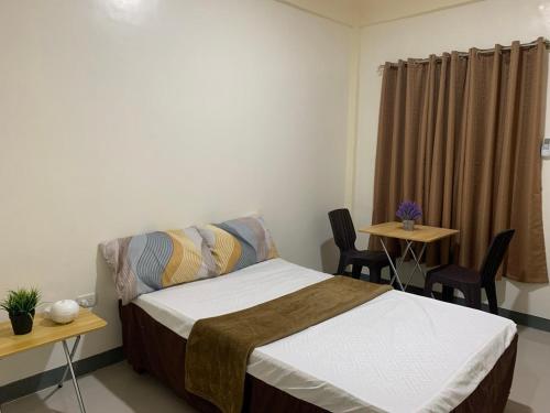 Ένα ή περισσότερα κρεβάτια σε δωμάτιο στο Llaguno City Inn