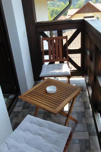 a wooden chair and a table on a balcony at Бесаги in Yaremche