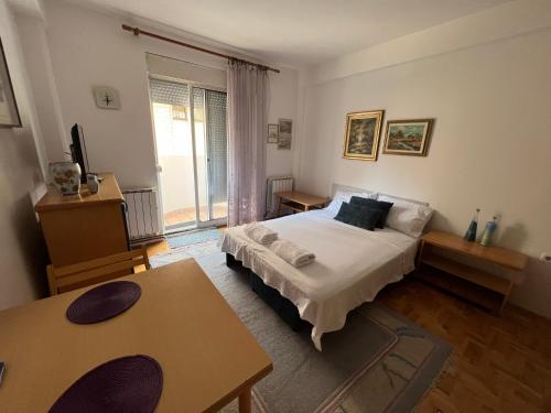 Postel nebo postele na pokoji v ubytování Charming Studio apt with parking