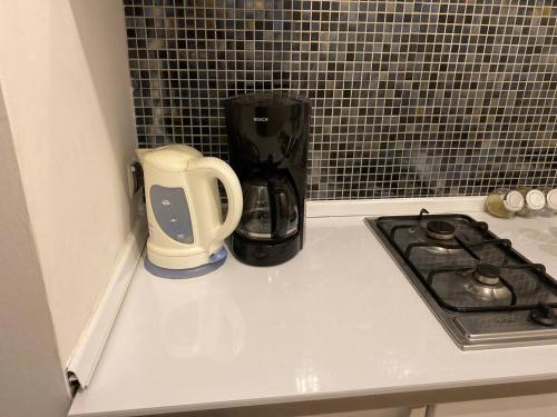 a kitchen counter with a coffee maker and a blender at Silwer ROOM in Kraków