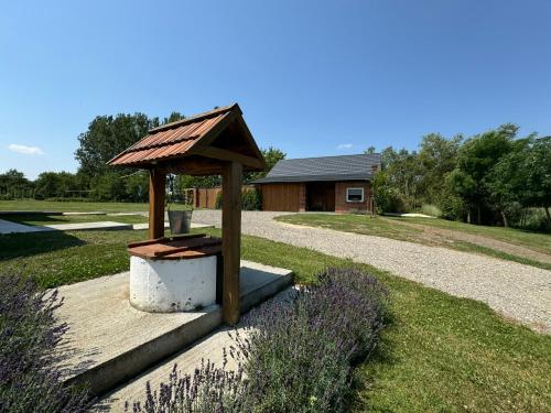 Το κτήριο όπου στεγάζεται  το bed & breakfast