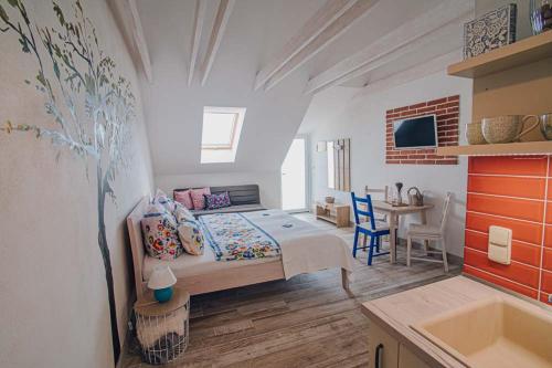 En eller flere senge i et værelse på Vinařství Volavka