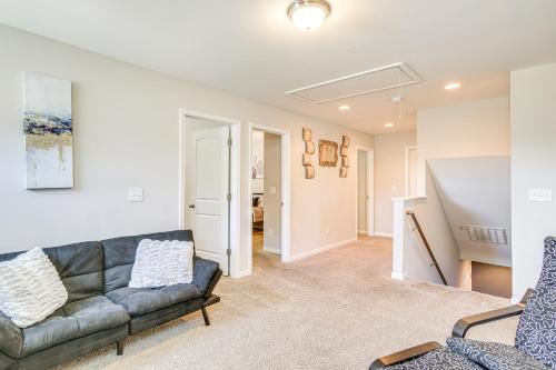Zona de estar de Spacious West Columbia Home with Patio and Grill!